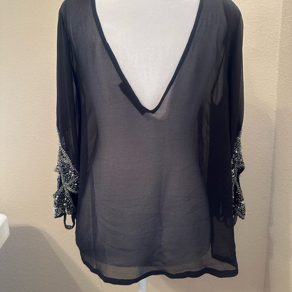 BKE BOUTIQUE - Beautiful Black Sheer Beaded Top. Front & Back V Neck SZ Small - Picture 3 of 11